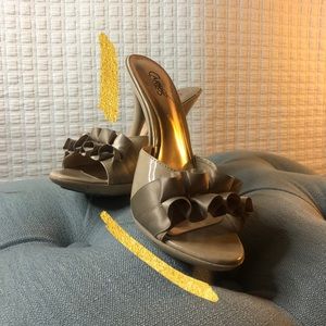 Carlos Santana peep toe nude heels